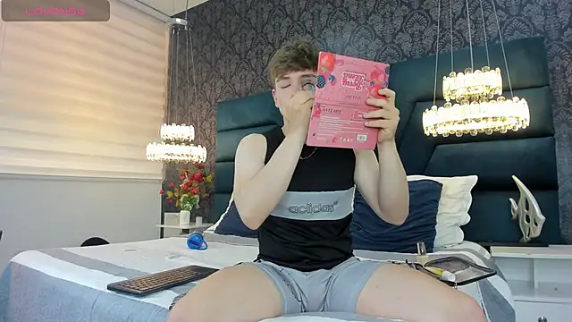 TaylerWhite online show from April 25, 11:57 am