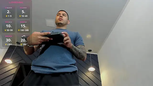 marco garciia  online show from October 29, 1:30 am