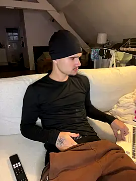 los freaky online show from November 17, 4:32 pm