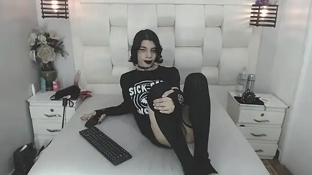 Snapshot of Atley_Dolly chatting on September 18, 10:34 pm Atley Dolly online show from September 18, 10:34 pm