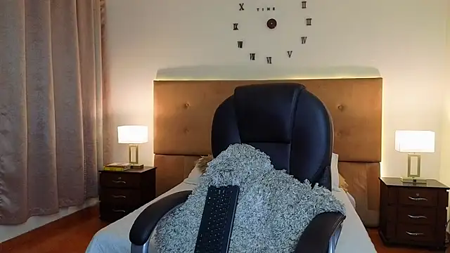 Steven Velez online show from April 19, 2:55 am