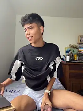 MaxiWildd online show from June 9, 1:24 pm