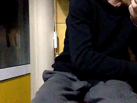 Snapshot of adiluci1 chatting on October 5, 5:17 pm adiluci1 online show from October 5, 5:17 pm