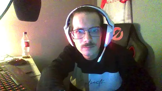 Snapshot of Dikklauss chatting on October 13, 6:25 pm Dikklauss online show from October 13, 6:25 pm