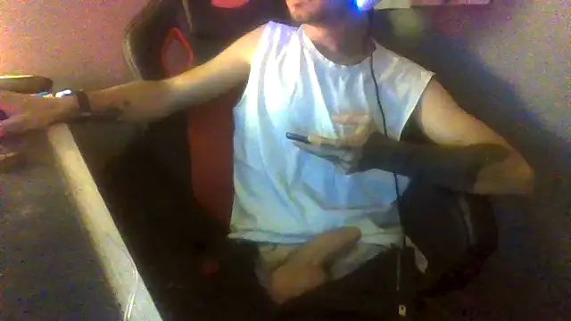 Snapshot of Dikklauss chatting on October 11, 8:13 pm Dikklauss online show from October 11, 8:13 pm