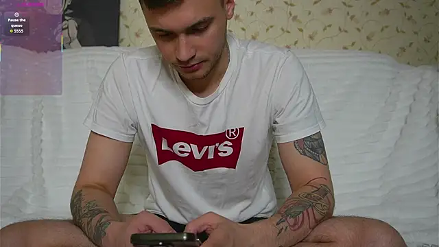 johnstoneisland online show from April 26, 7:10 pm