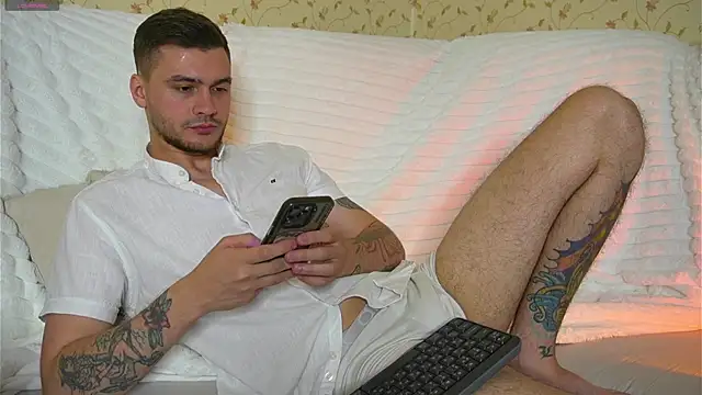 johnstoneisland online show from July 29, 9:03 pm