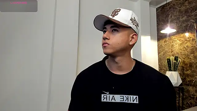 Draven Marceaux online show from April 22, 11:37 am