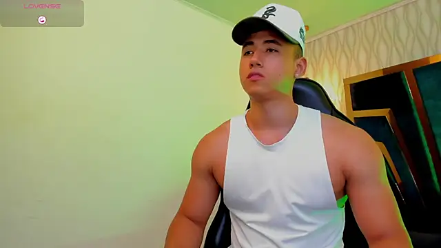 Snapshot of Draven_Marceaux chatting on September 15, 1:34 pm Draven Marceaux online show from September 15, 1:34 pm