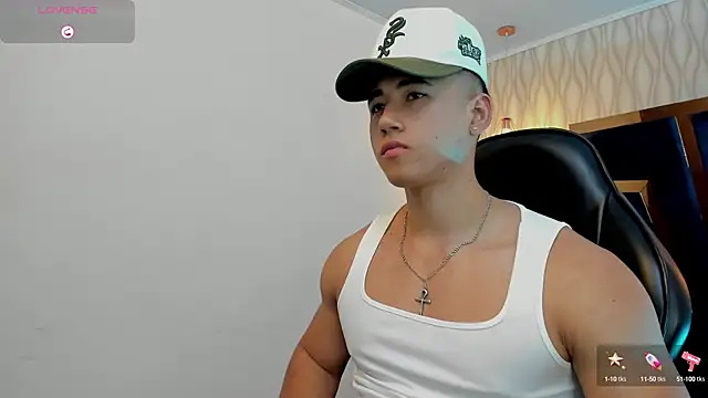 Snapshot of Draven_Marceaux chatting on October 15, 11:51 am Draven Marceaux online show from October 15, 11:51 am