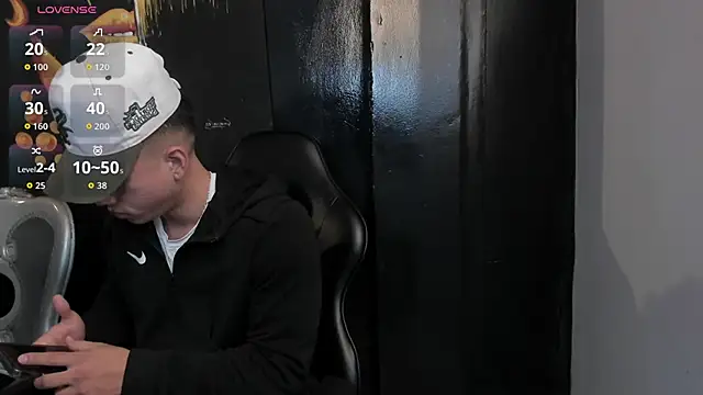 Snapshot of Draven_Marceaux chatting on October 7, 11:58 am Draven Marceaux online show from October 7, 11:58 am