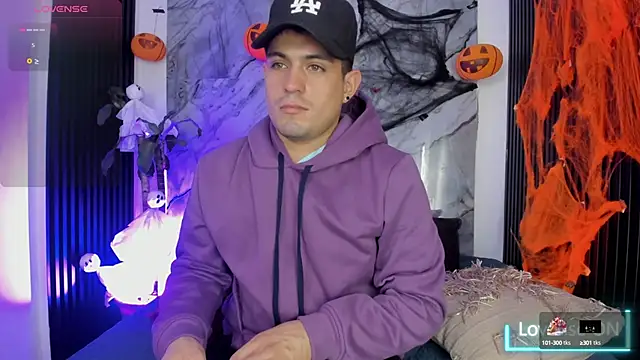 Snapshot of William_Steel_ chatting on October 18, 4:17 am William Steel online show from October 18, 4:17 am