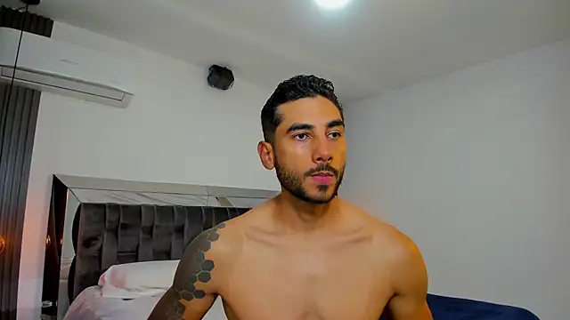 MARC THOMPSON  online show from October 24, 3:30 am