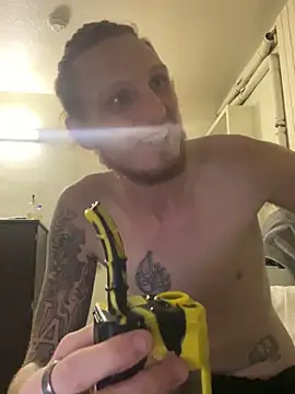 Snapshot of BIGxRED chatting on September 18, 3:19 am BIGxRED online show from September 18, 3:19 am