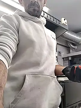 hotmen83 online show from September 26, 7:17 am