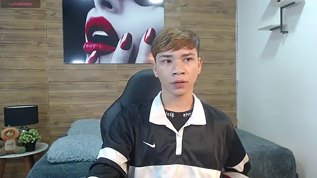 nathanclay online show from March 31, 4:58 am