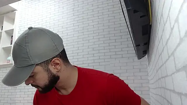 BombeiroHotx online show from April 13, 9:15 pm