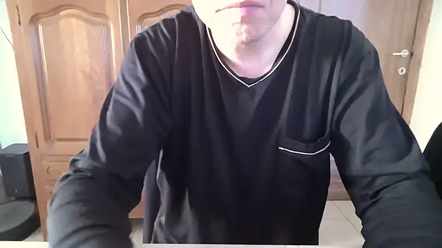 Snapshot of Naughty_toysboy chatting on January 3, 10:52 am Naughty toysboy online show from January 3, 10:52 am