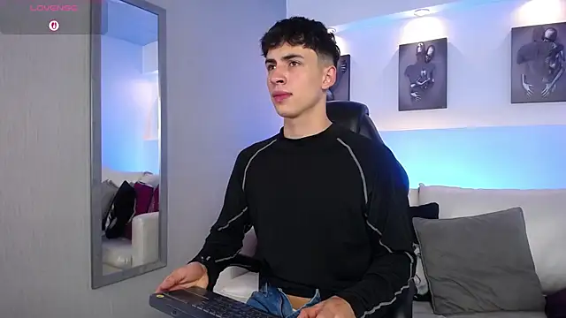 AdrianRinaldi online show from September 22, 8:19 pm