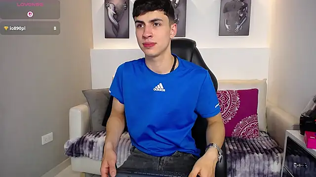 AdrianRinaldi online show from September 26, 8:50 pm