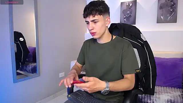 AdrianRinaldi online show from October 3, 7:41 pm