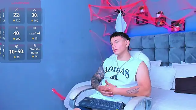 Snapshot of Thomas_moon chatting on October 11, 1:37 pm Thomas moon online show from October 11, 1:37 pm