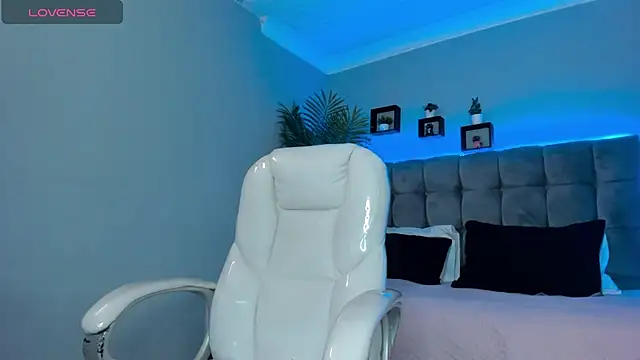 Thomas moon online show from April 25, 2:25 pm