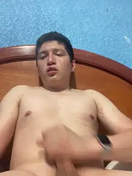 Luisgg18 online show from April 26, 12:41 am