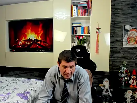 SpartacusDaddy48 online show from February 13, 11:21 pm