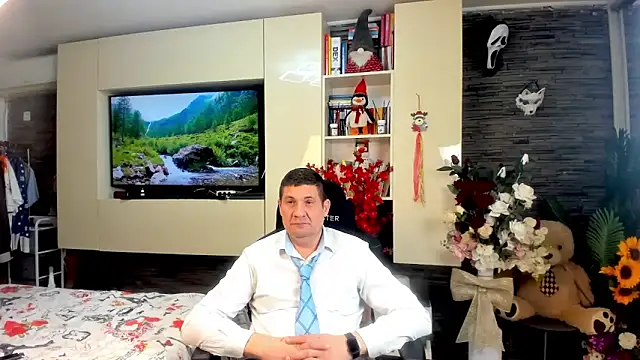 SpartacusDaddy48 online show from April 20, 7:49 pm