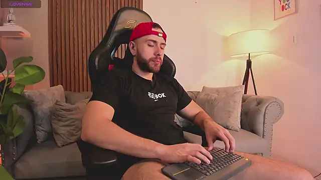 Maximo Wolff online show from February 7, 7:52 pm