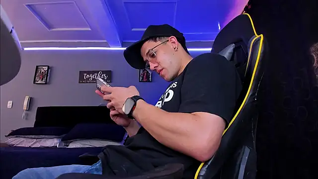 alexgiraldo   online show from October 19, 1:25 pm