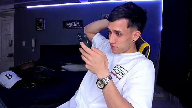 Snapshot of alexgiraldo__ chatting on September 27, 8:50 pm alexgiraldo online show from September 27, 8:50 pm