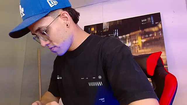 alexgiraldo   online show from April 23, 2:38 am