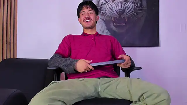 Snapshot of DimitriDeluxe chatting on September 16, 7:47 pm DimitriDeluxe online show from September 16, 7:47 pm