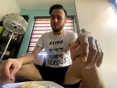 Snapshot of Alexitho25 chatting on September 17, 7:26 pm Alexitho25 online show from September 17, 7:26 pm