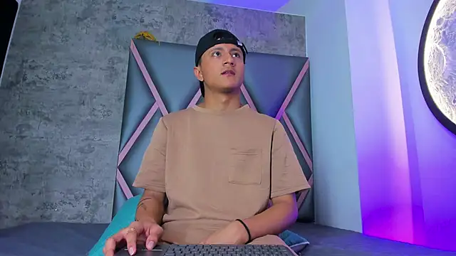  Leohot  online show from February 18, 3:59 am