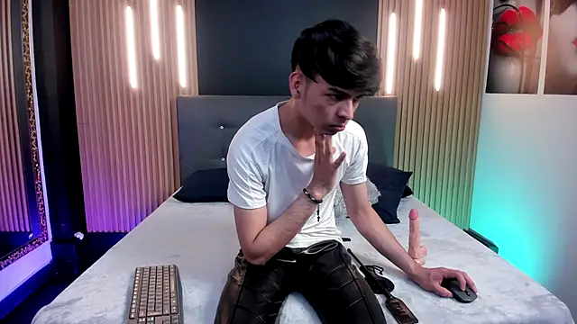 OnlyJos online show from December 1, 8:34 pm