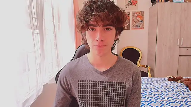 Nude Boy18 online show from October 27, 3:14 pm