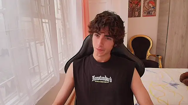 Nude Boy18 online show from October 20, 3:38 pm