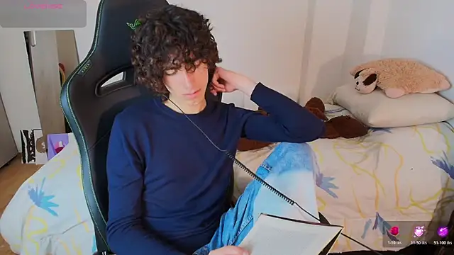 Nude Boy18 online show from March 6, 9:23 pm