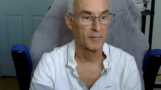 funone1999 online show from December 18, 9:44 pm