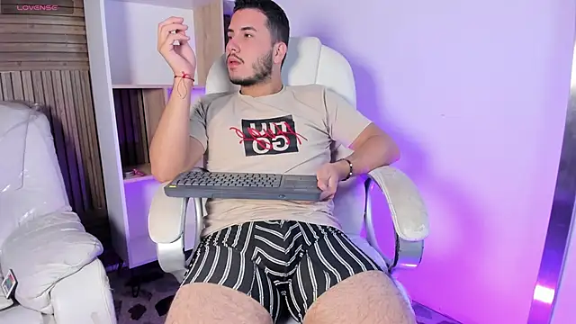 Snapshot of Axel_grey_ chatting on October 9, 1:27 pm Axel grey online show from October 9, 1:27 pm