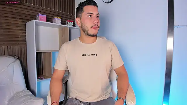 Snapshot of Axel_grey_ chatting on October 4, 12:32 pm Axel grey online show from October 4, 12:32 pm