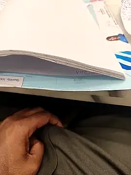 hotboy43339 online show from February 3, 5:38 am