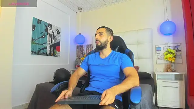 Yiyo10  online show from April 4, 9:34 pm