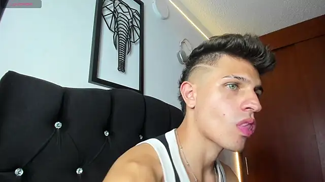 kevin ahss online show from December 4, 10:50 pm