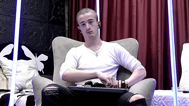 SirReed online show from April 15, 4:56 am