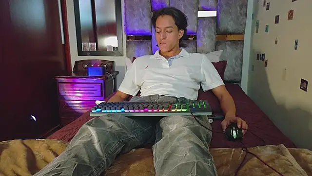 DannyPhantom555 online show from April 20, 6:54 pm