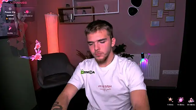 aron black  online show from October 29, 8:23 pm